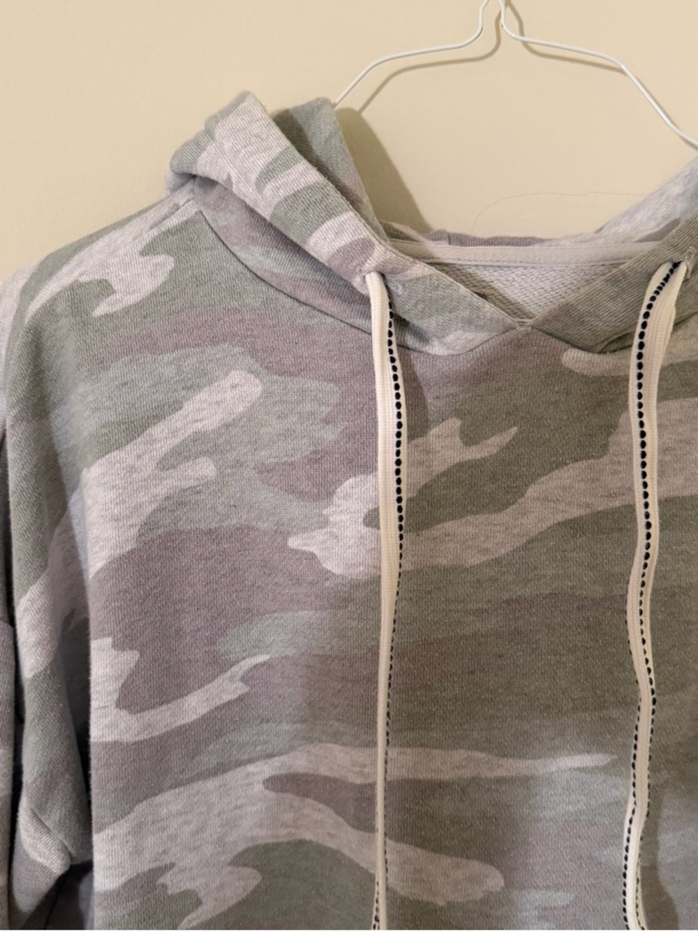 aerie Light Gray & Sage Camo Hooded Pullover, Hoodie, Size Medium NWOT - Picture 2 of 8